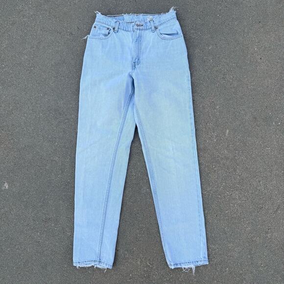 90s Levi’s 550 Relaxed Fit Tapered Leg Ladies 10 REG Light Blue Jeans worn in - Picture 2 of 10